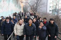 [포토]고지대 이동약자 편의시설 설치 대상지 현장 방문한 오세훈 시장                                                                                                                                      