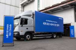 삼성, HBM4 세계 첫 출하…AI 메모리 왕좌 탈환 '신호탄'