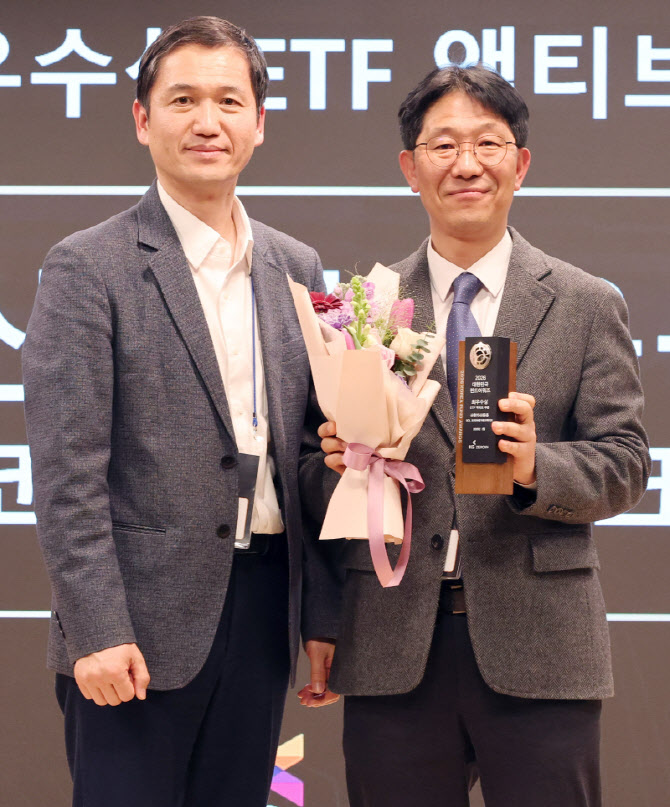 최고 ETF는…테크·AI 반도체가 잡았다