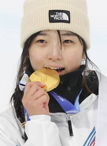 한국 설상 첫 금메달 맛보는 최가온