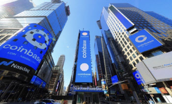 기지개 켜는 ‘고래들’ …코인베이스 “비트코인 저가매수 계속하겠다”