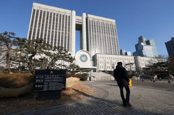 퇴임 전 '수억 고문료' 약속한 前 세무서장들, 항소심도 징역형 집유