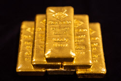 금값, 이틀 연속 하락후 소폭 반등…4900달러선 회복