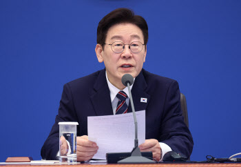 설 연휴 뒤 재시동 李…집값·외교 ‘체감 성과’ 관건