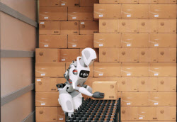 벤츠까지 뛰어든 로봇…완성차 휴머노이드 경쟁 불붙는다