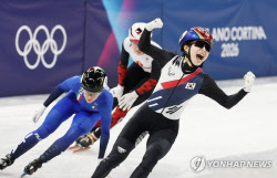 한국 女쇼트트랙, 3000m 계주서 금빛 질주...8년 만에 정상 탈환