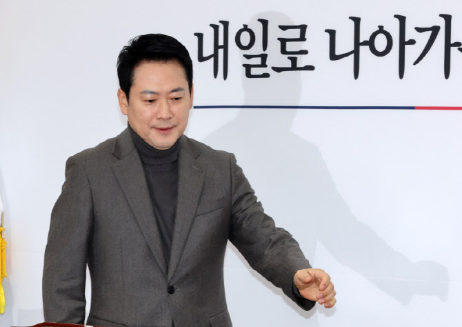최고위원회의 참석하는 장동혁 대표                                                                                                                                                                 