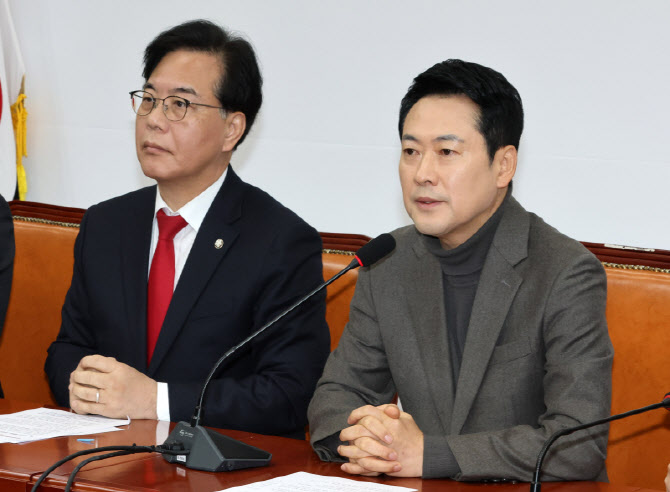 국민의힘 최고위원회의 주재하는 장동혁 대표                                                                                                                                                        