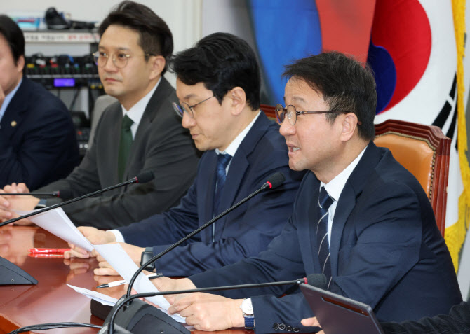 더불어민주당 정책조정회의 주재하는 한병도 원내대표                                                                                                                                                