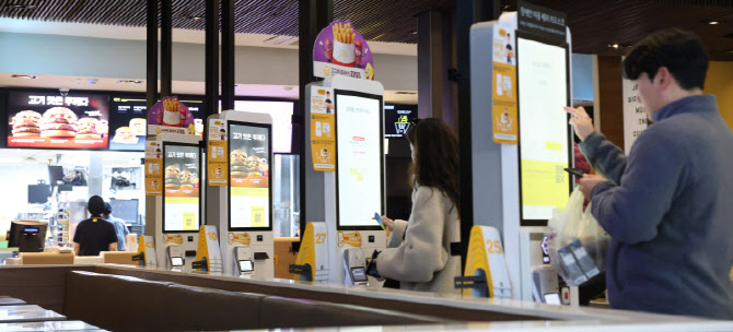 맥도날드, 35개 메뉴 평균 2.4% 인상                                                                                                                                                                
