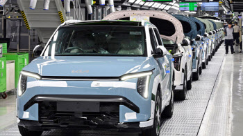 전기차 해외생산 갈등…기아 노사, 고용안정 머리 맞댄다[only 이데일리]