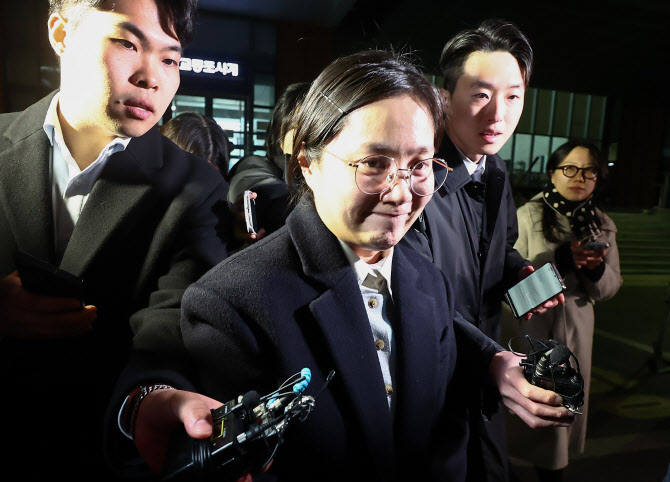 [수정본] 첫 경찰 조사 마친 박나래                                                                                                                                                                       