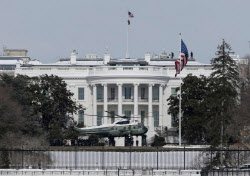 백악관, '임시 관세' 에 승용차·천연자원 등 일부 품목 제외