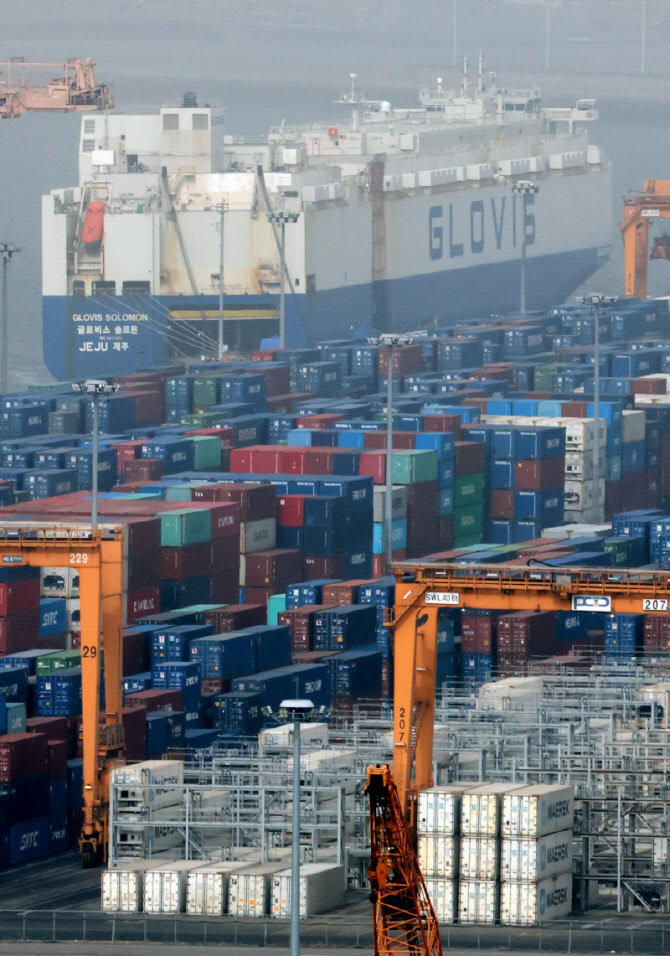 트럼프 '전 세계 관세 10%에서 15%로 인상                                                                                                                                                      