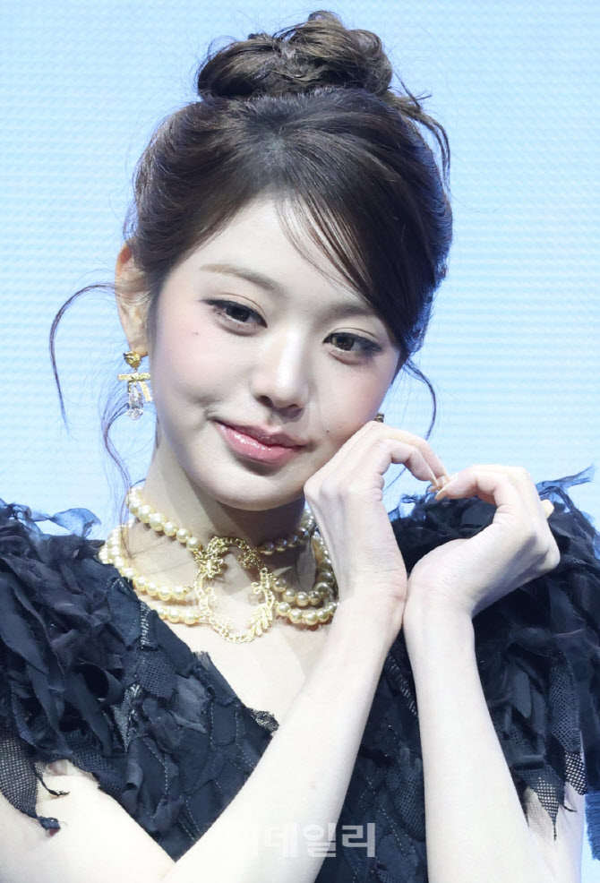 아이브(IVE) 장원영, '하트에 심쿵'                                                                                                                                                       