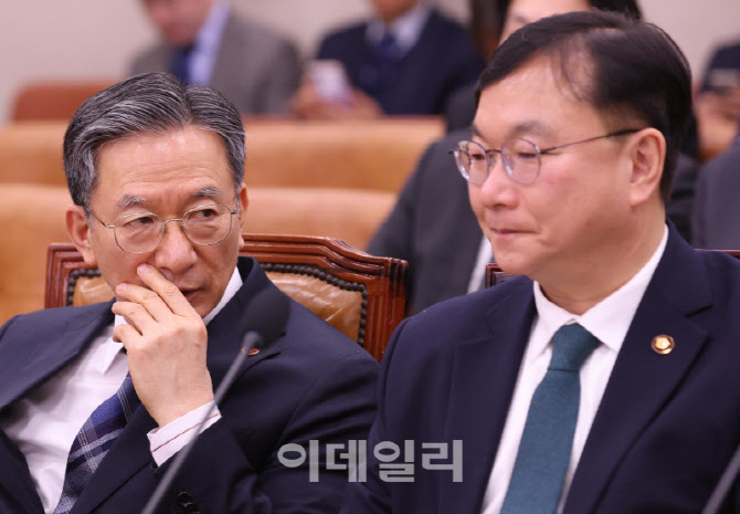 법사위, '대화하는 정성호-박영재'                                                                                                                                                        