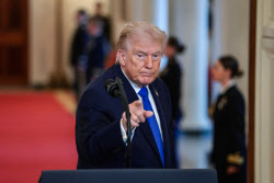 트럼프, 232조 관세도 확대…배터리·통신장비 등 6개 산업 겨냥