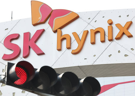 SK하이닉스, 장중 '100만원' 터치…시총 710조 돌파