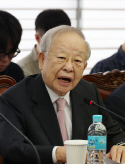 '재계 큰어른' 손경식, 경총 회장 5연임…"경륜·리더십 절실"