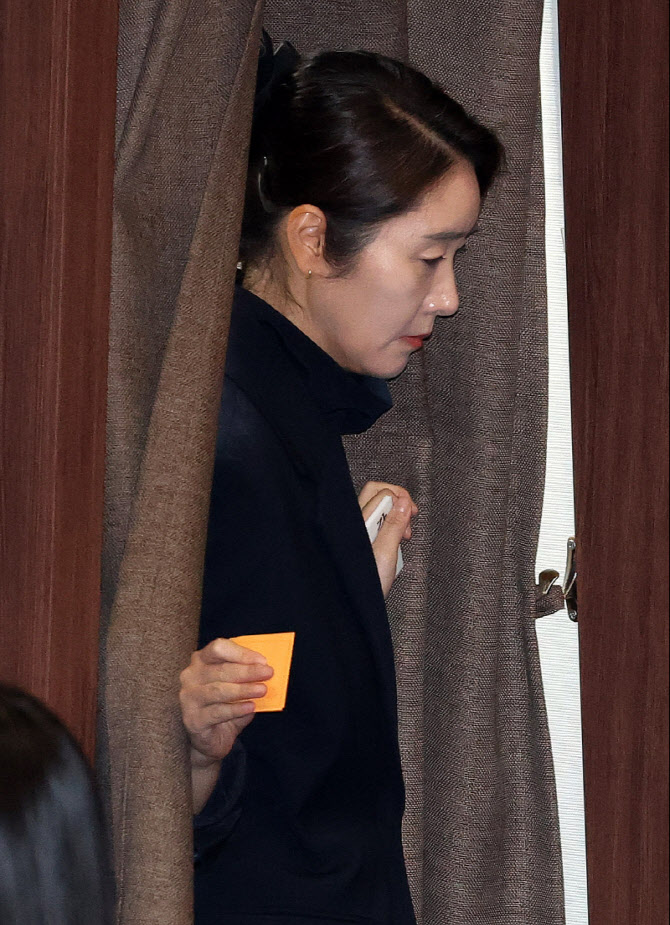 기표소 나서는 강선우                                                                                                                                                                              