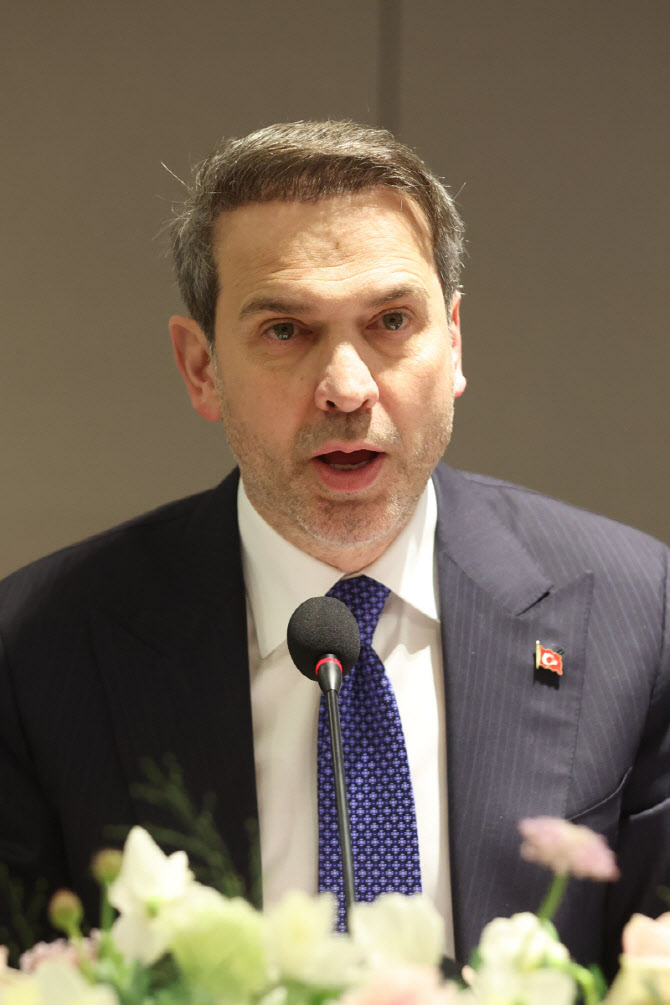 발언하는 알파슬란 바이락타르 튀르키예 에너지천연자원부 장관                                                                                                                                       