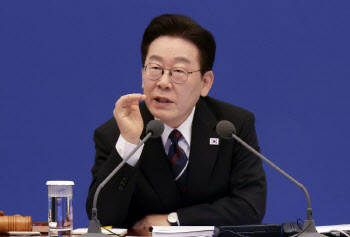 '로또보다 쉽다'...李대통령 "주가조작 신고로 팔자 고칠수도"