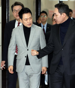 [포토]'대화하는 장동혁-김민수'                                                                                                                                                                