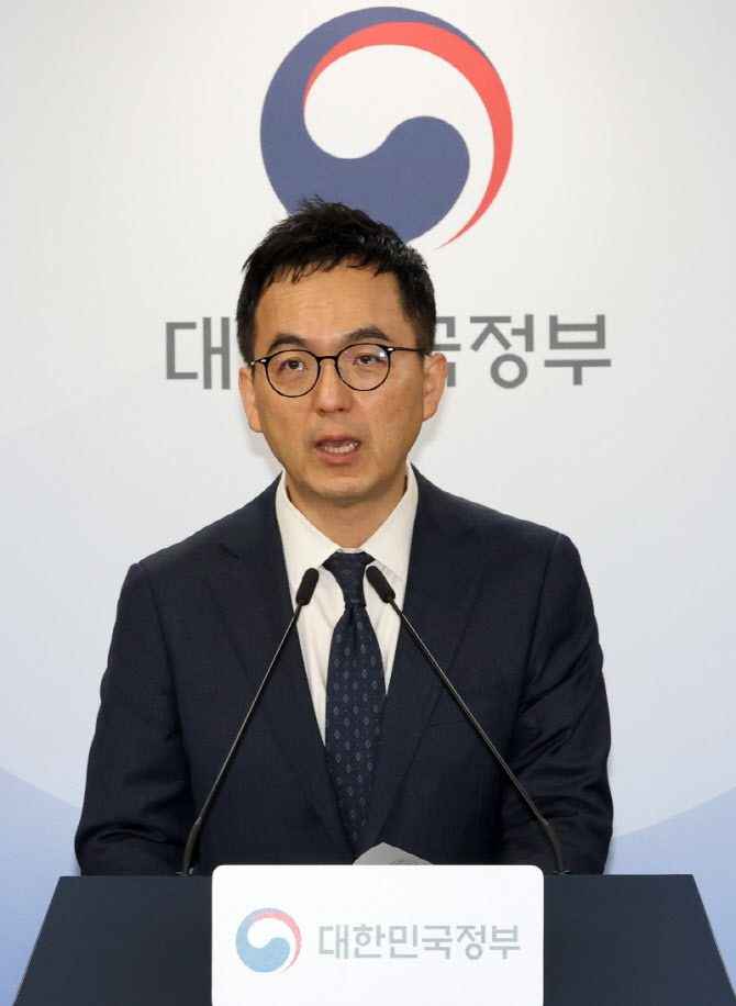 가짜뉴스 엄정 대응을 위한 검경 합동 담화문 발표하는 구자현 검찰총장 직무대행                                                                                                                      