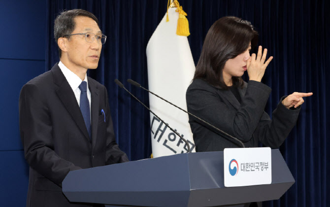 가짜뉴스 엄정 대응을 위한 검경 합동 담화문하는 유재성 경찰청장 직무대행                                                                                                                           