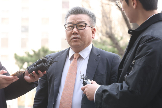 첫 피의자 조사 받는 유병호 감사위원                                                                                                                                                               