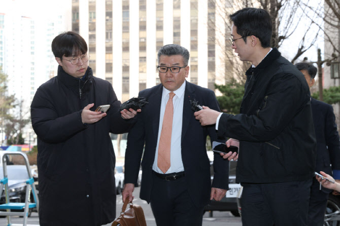 유병호 감사위원, 반부패수사대  첫 피의자 신분으로 조사                                                                                                                                            