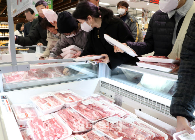  이마트, 880원 삼겹살                                                                                                                                                                             