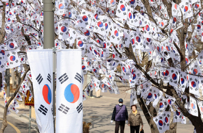 효창공원 앞 태극기거리                                                                                                                                                                            