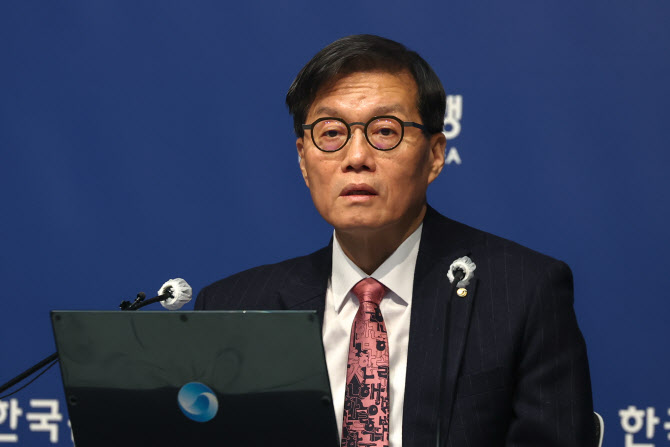 이창용 "부동산·외환시장 아직 불안"…'K자'형 성장 우려도(종합)