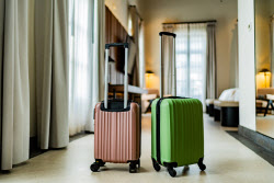 상가는 텅텅, 호텔만 ‘빅딜’…극과 극 부동산 현실, 왜