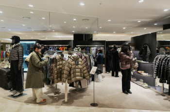 736만원 더 벌어도 안 쓴다…경기 좋아졌다는데 소비 안 늘어