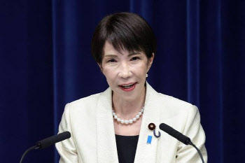 다카이치 '선물 스캔들' 또 터졌다…당선 전 8000만원 지출