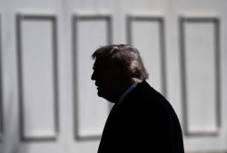 “트럼프, 이란 공습 전 ‘고위험·고수익’ 보고받아”-로이터