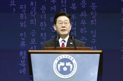 李 “평화체제로 전환”…3·1절 기념사서 남북 대화 재개 의지[전문]