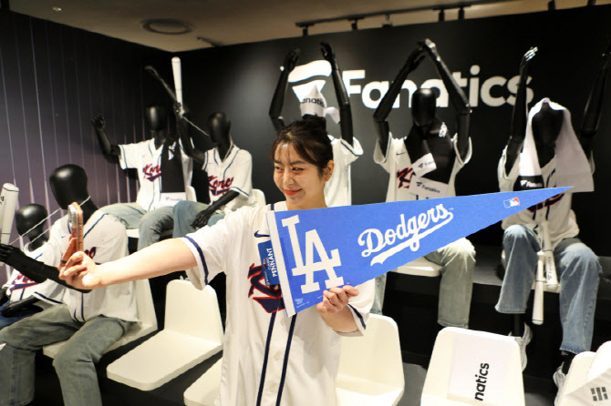 롯데백화점,  '파나틱스 팝업스토어' 개최                                                                                                                                                 