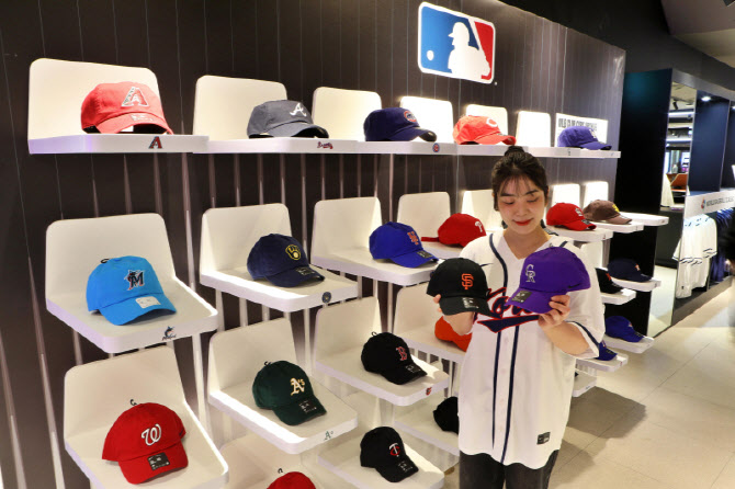 롯데백화점,  2026WBC 앞두고 '파나틱스 팝업스토어' 오픈                                                                                                                                  