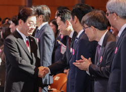 집 안 팔려 걱정 장동혁, 李대통령 마주치자...