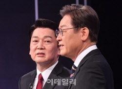 안철수 “李대통령 아파트, 현금 27억 가진 슈퍼리치만 살 수 있어”