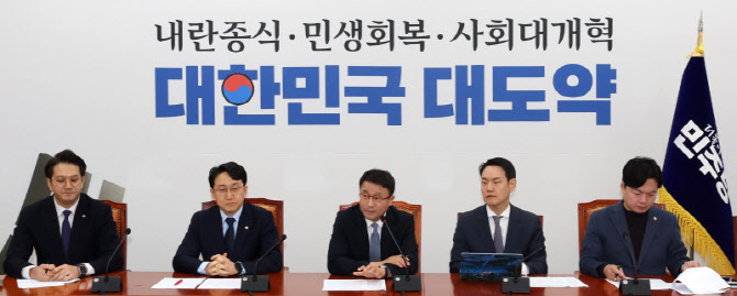더불어민주당, 현안 관련 기자간담회                                                                                                                                                                
