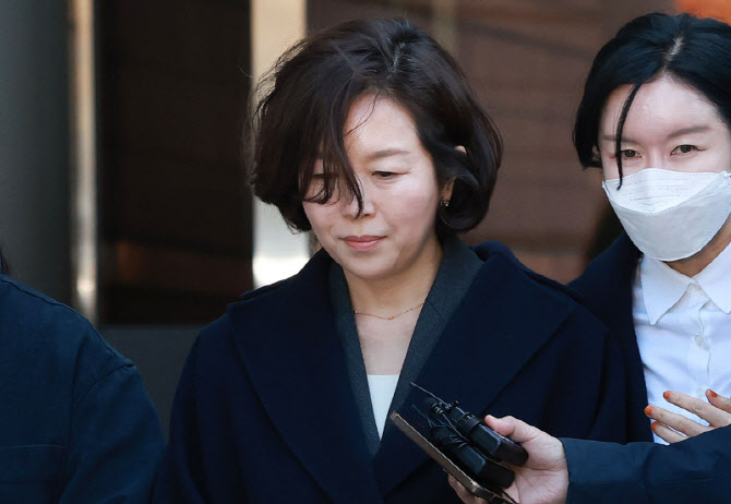 영장실질심사 마친 후 김경 전 서울시의원                                                                                                                                                           