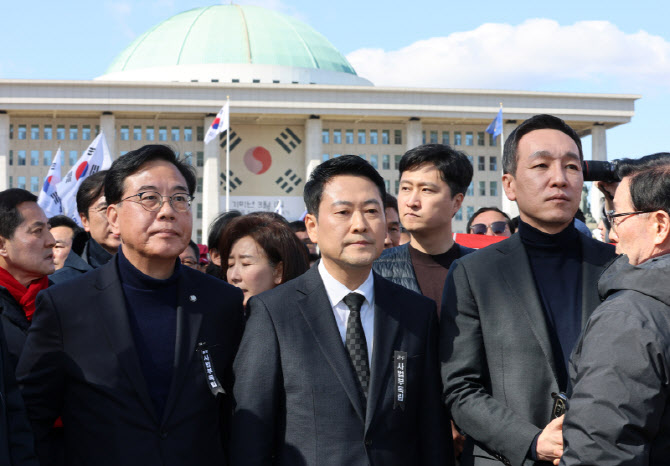 국민의힘 지도부, 청와대 행진 시작                                                                                                                                                                 