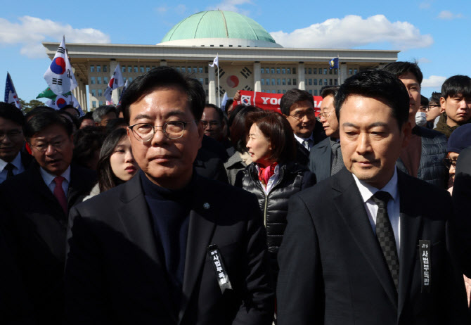 국회 나서는 장동혁-송언석                                                                                                                                                                         