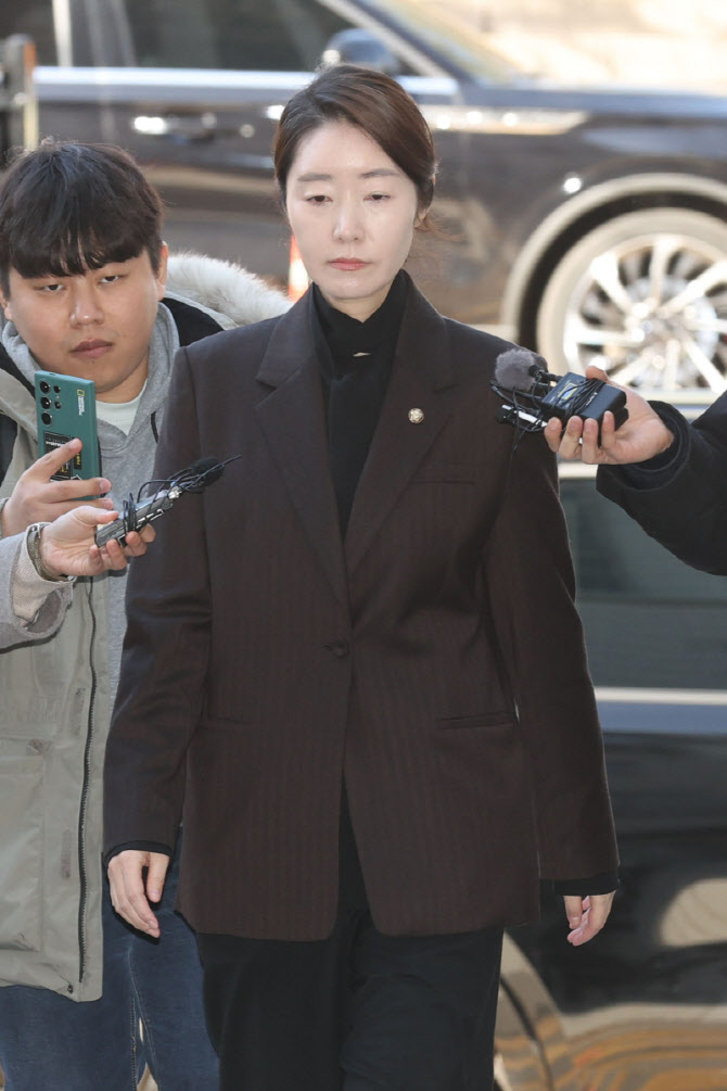 영장실질심사 출석하는 강선우 의원                                                                                                                                                                 