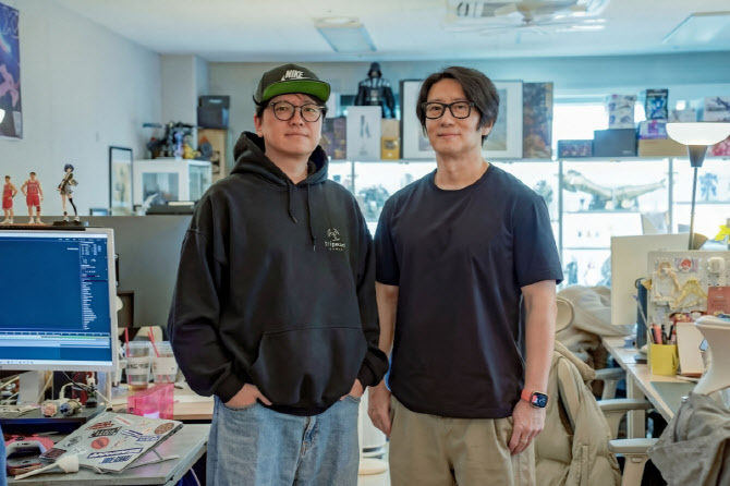 "캐릭터 대신 무기가 성장"... 웹툰 IP, 모바일 공식 깨고 콘솔로 간다 - 뉴스 썸네일 이미지