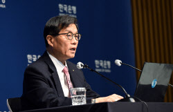 환율, 심리적 방어선 1500원 돌파…한은 